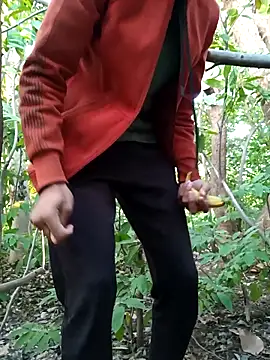 Snapshot of Piyush_2024 chatting on 12/19/25, 02:07 Piyush 2024 online show from 12/19/25, 02:07