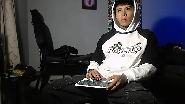 Snapshot of Nickhot0609 chatting on 01/21/25, 01:08 Nickhot0609 online show from 01/21/25, 01:08