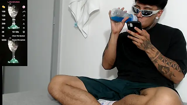 Snapshot of Nickhot0609 chatting on 02/28/25, 05:48 Nickhot0609 online show from 02/28/25, 05:48