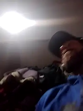 Snapshot of axelongshaft69 chatting on 03/07/25, 06:02 axelongshaft69 online show from 03/07/25, 06:02