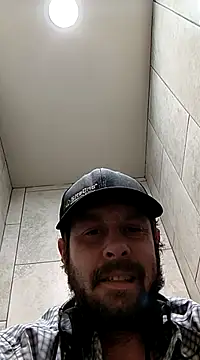 Snapshot of axelongshaft69 chatting on 03/14/25, 05:13 axelongshaft69 online show from 03/14/25, 05:13