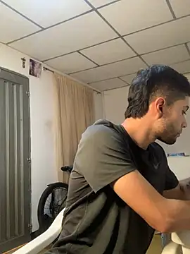 Snapshot of Jestebanano chatting on 12/26/24, 12:57 Jestebanano online show from 12/26/24, 12:57