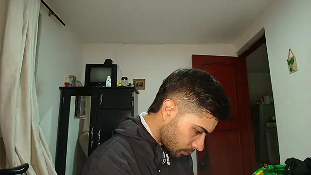 Snapshot of Jestebanano chatting on 10/16/25, 10:44 Jestebanano online show from 10/16/25, 10:44