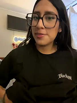 AleFantasy0001 online show from 11/23/25, 05:57