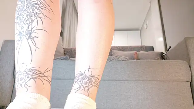 Yuriko May online show from 10/13/25, 04:18