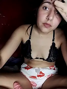 Snapshot of Cloeegoth chatting on 03/19/25, 01:43 Cloeegoth online show from 03/19/25, 01:43