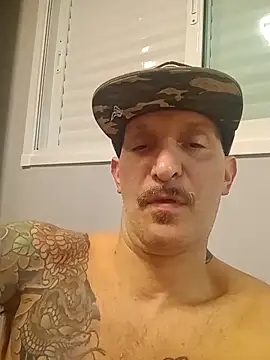 Snapshot of rolesexy chatting on 09/27/25, 06:29 rolesexy online show from 09/27/25, 06:29