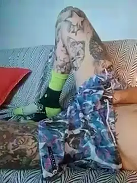 Snapshot of rolesexy chatting on 10/12/25, 01:37 rolesexy online show from 10/12/25, 01:37