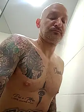 Snapshot of rolesexy chatting on 11/17/25, 02:39 rolesexy online show from 11/17/25, 02:39