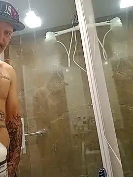 Snapshot of rolesexy chatting on 11/19/25, 01:49 rolesexy online show from 11/19/25, 01:49