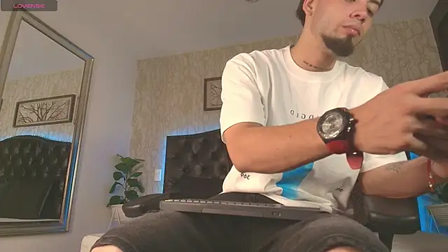 Snapshot of MattDevon chatting on 02/08/26, 01:42 MattDevon online show from 02/08/26, 01:42