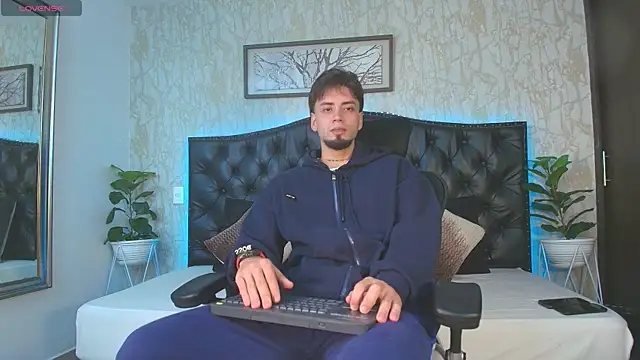 Snapshot of MattDevon chatting on 02/11/26, 03:33 MattDevon online show from 02/11/26, 03:33