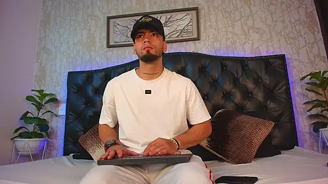 Snapshot of MattDevon chatting on 03/03/26, 05:02 MattDevon online show from 03/03/26, 05:02