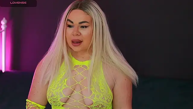 Snapshot of MissLilaa chatting on 12/11/24, 05:37 MissLilaa online show from 12/11/24, 05:37