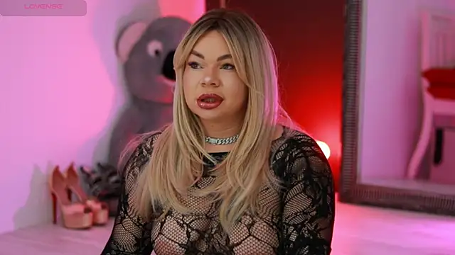 Snapshot of MissLilaa chatting on 03/22/25, 05:41 MissLilaa online show from 03/22/25, 05:41