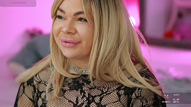 Snapshot of MissLilaa chatting on 03/22/25, 08:48 MissLilaa online show from 03/22/25, 08:48