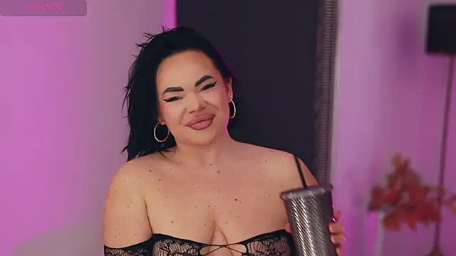 Snapshot of MissLilaa chatting on 11/16/25, 04:23 MissLilaa online show from 11/16/25, 04:23