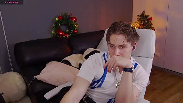 Snapshot of Marcus_Swampov chatting on 12/25/24, 06:52 Marcus Swampov online show from 12/25/24, 06:52