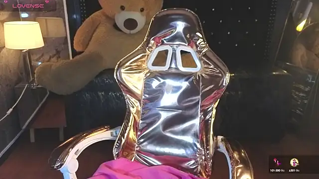 Snapshot of Kitty_fox_b chatting on 10/10/25, 12:59 Kitty fox b online show from 10/10/25, 12:59