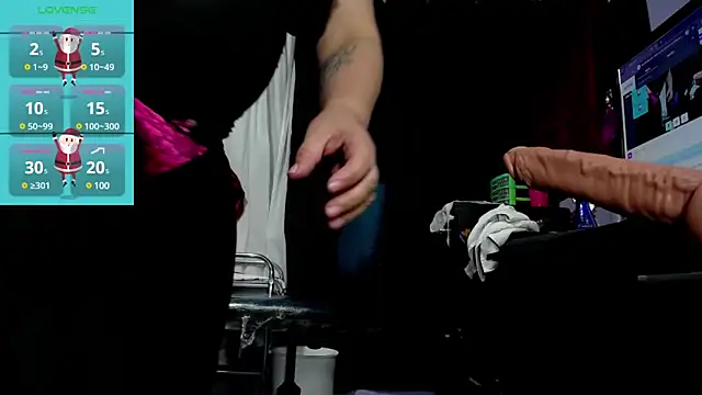 Snapshot of bigassruby45 chatting on 12/19/24, 12:02 bigassruby45 online show from 12/19/24, 12:02