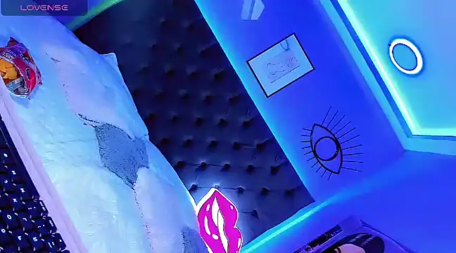 Hallyhott online show from 12/16/24, 05:27