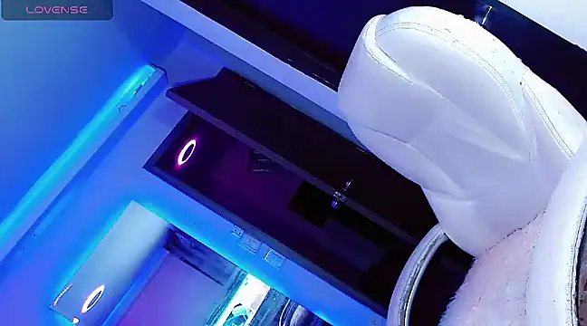 Hallyhott online show from 12/18/24, 09:14