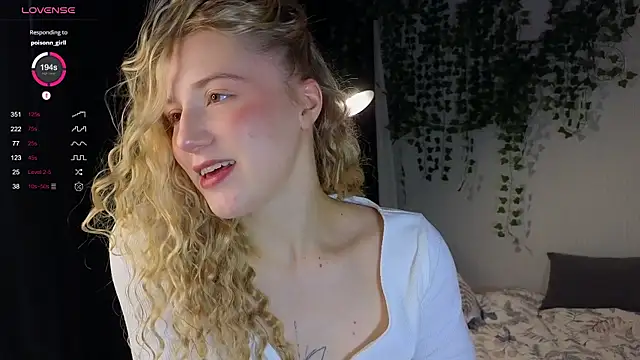 Snapshot of ArianaMur chatting on 12/15/24, 02:19 ArianaMur online show from 12/15/24, 02:19