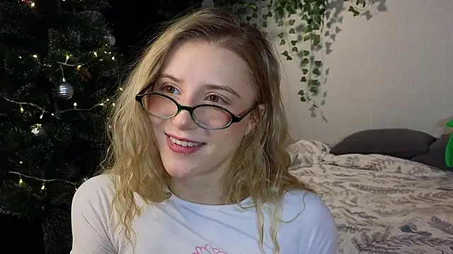 Snapshot of ArianaMur chatting on 12/16/24, 05:27 ArianaMur online show from 12/16/24, 05:27