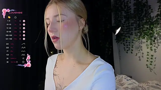 Snapshot of ArianaMur chatting on 12/24/24, 12:22 ArianaMur online show from 12/24/24, 12:22