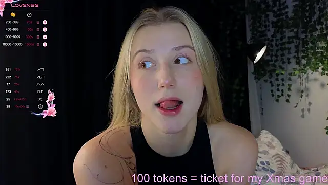 Snapshot of ArianaMur chatting on 12/25/24, 01:20 ArianaMur online show from 12/25/24, 01:20