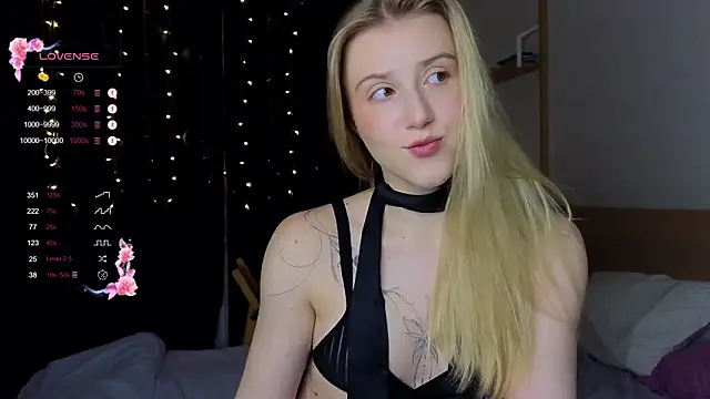 Snapshot of ArianaMur chatting on 01/11/25, 03:23 ArianaMur online show from 01/11/25, 03:23