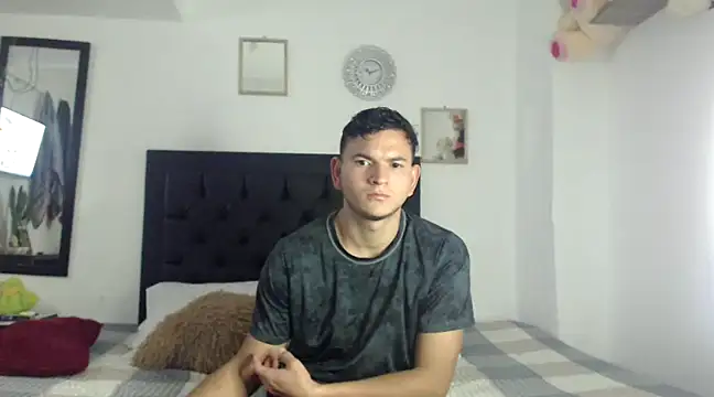 Latin Boy24 online show from 12/31/24, 06:46