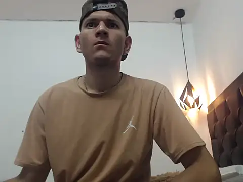 Latin Boy24 online show from 10/04/25, 01:09