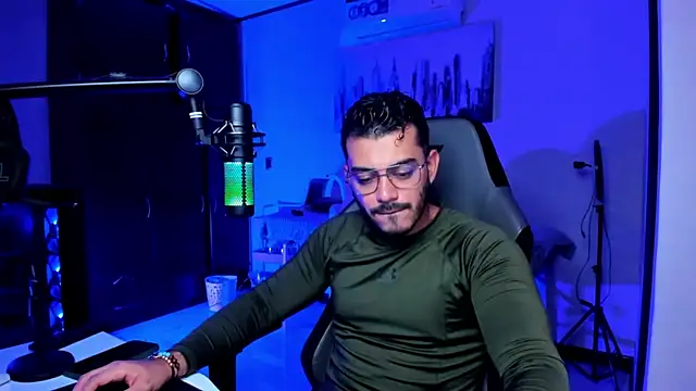 BrunoD31 online show from 12/02/25, 03:23