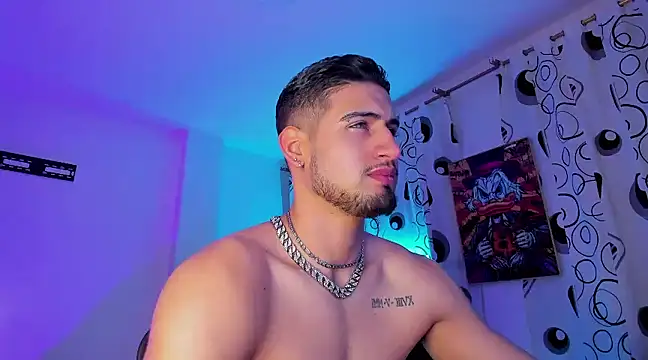 Snapshot of Giomar_Reyes chatting on 12/12/24, 03:21 Giomar Reyes online show from 12/12/24, 03:21