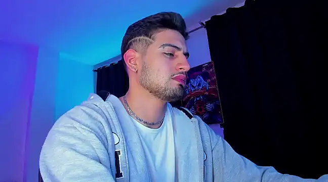 Snapshot of Giomar_Reyes chatting on 01/06/25, 03:20 Giomar Reyes online show from 01/06/25, 03:20