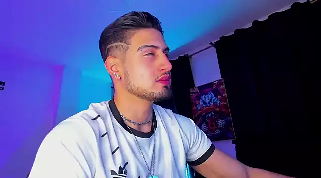 Snapshot of Giomar_Reyes chatting on 01/07/25, 03:14 Giomar Reyes online show from 01/07/25, 03:14