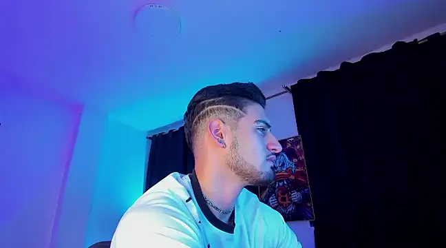 Snapshot of Giomar_Reyes chatting on 01/07/25, 08:24 Giomar Reyes online show from 01/07/25, 08:24