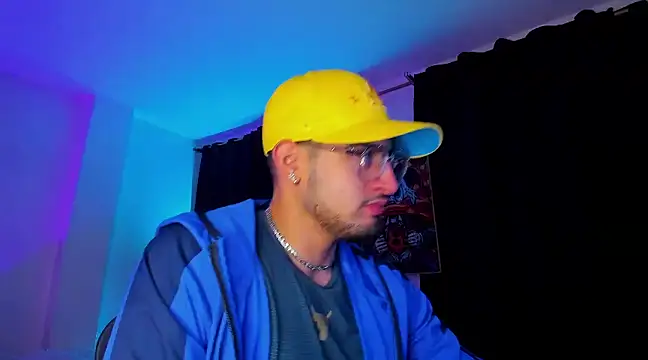 Snapshot of Giomar_Reyes chatting on 01/10/25, 02:57 Giomar Reyes online show from 01/10/25, 02:57