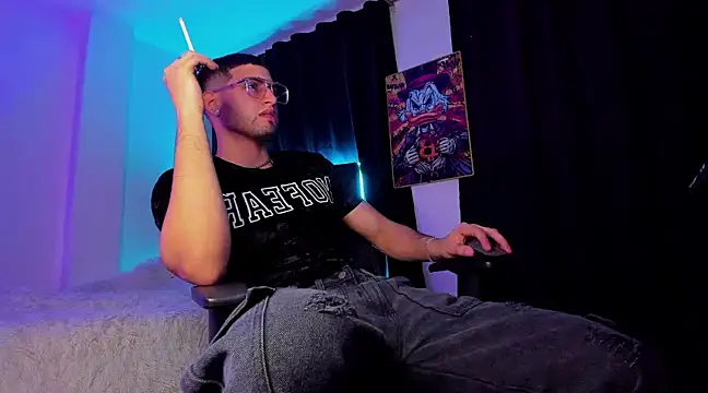 Snapshot of Giomar_Reyes chatting on 01/26/25, 03:06 Giomar Reyes online show from 01/26/25, 03:06