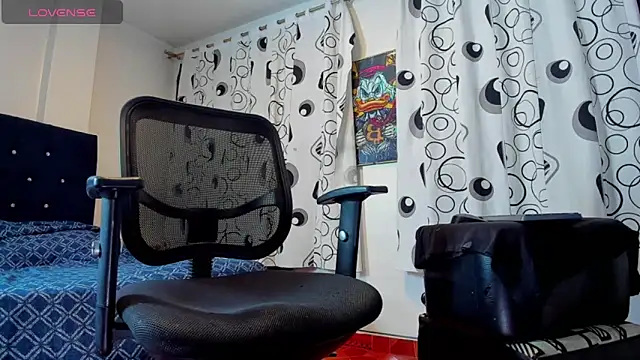 Snapshot of Giomar_Reyes chatting on 10/09/25, 04:32 Giomar Reyes online show from 10/09/25, 04:32