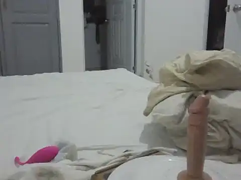 Snapshot of adele-33 chatting on 02/05/25, 10:55 adele-33 online show from 02/05/25, 10:55