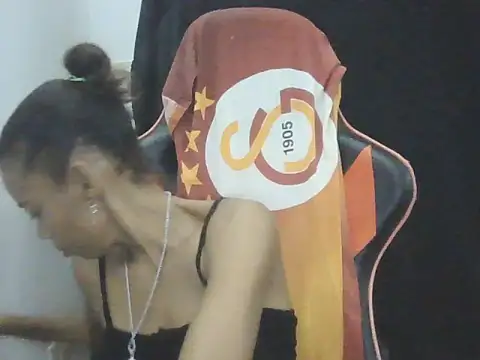 Snapshot of adele-33 chatting on 11/16/25, 10:59 adele-33 online show from 11/16/25, 10:59