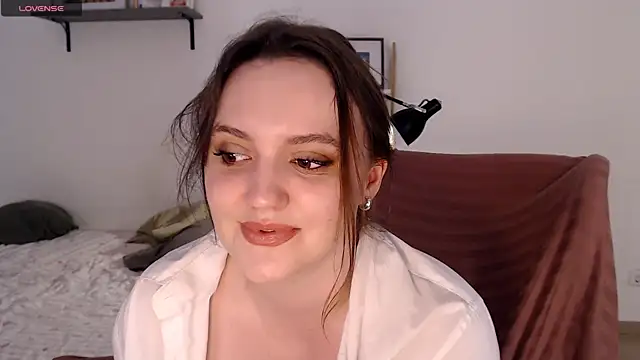 Lella Ryann  online show from 07/16/26, 03:45