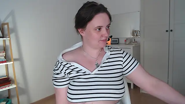 Lella Ryann  online show from 07/26/26, 11:50
