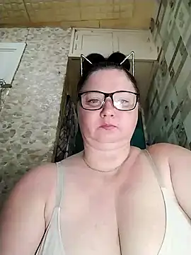 Snapshot of Holly-69 chatting on 06/22/26, 05:10 Holly-69 online show from 06/22/26, 05:10