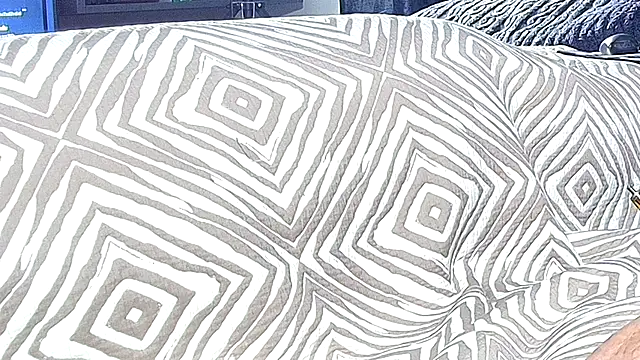 Snapshot of snowpanter chatting on 01/25/25, 11:00 snowpanter online show from 01/25/25, 11:00