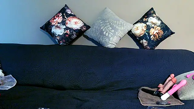 Snapshot of snowpanter chatting on 10/25/25, 09:28 snowpanter online show from 10/25/25, 09:28