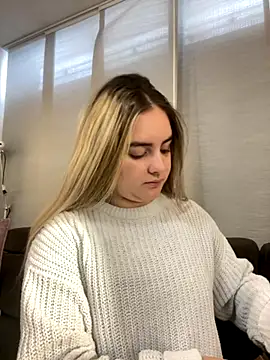 imlindapink online show from 10/03/25, 04:04