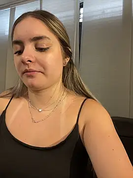 imlindapink online show from 10/10/25, 03:00